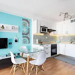 Διαμέρισμα Golden Mile Americas *
